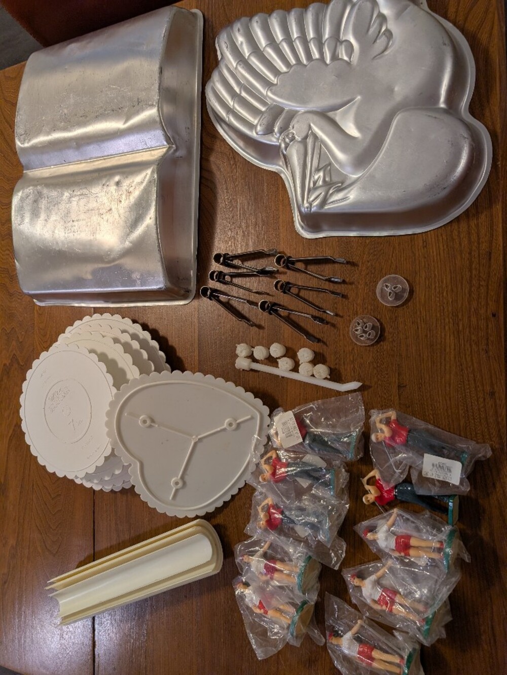 Vintage & Professional Cake Decorating Supplies – Wilton, PME & More
